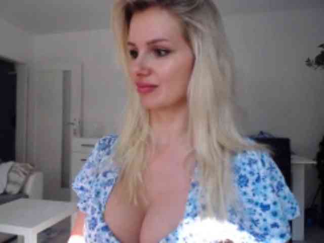 Cornelia22hot webcam