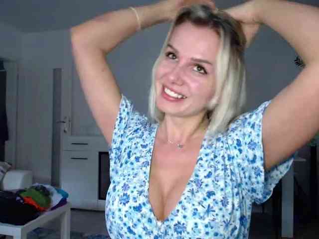 Cornelia22hot webcam