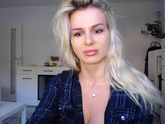 Cornelia22hot webcam