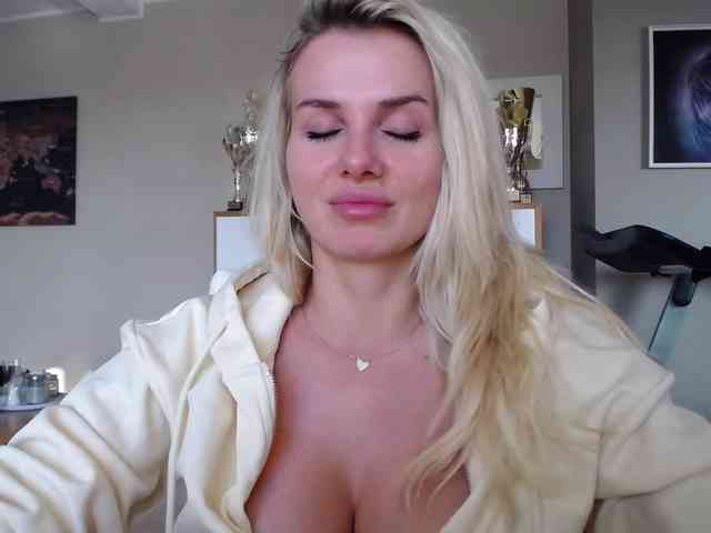 Cornelia22hot webcam