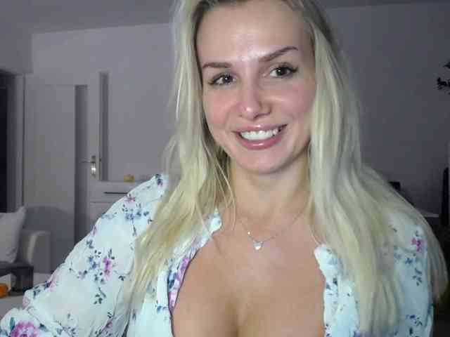 Cornelia22hot webcam