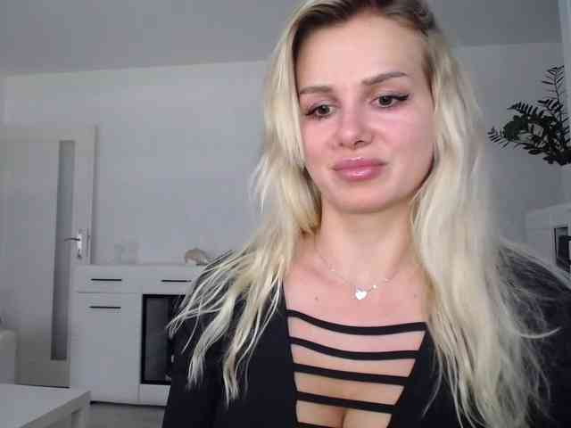 Cornelia22hot webcam