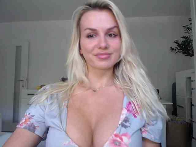 Cornelia22hot webcam