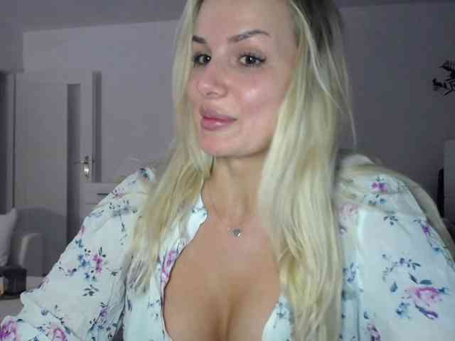 Cornelia22hot webcam