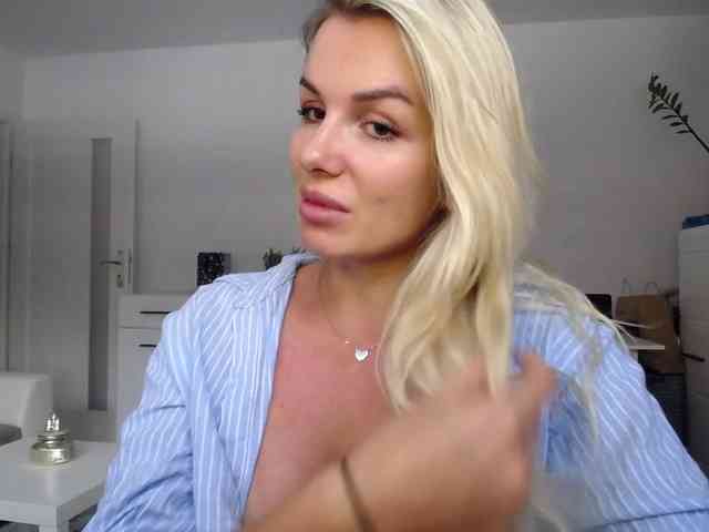 Cornelia22hot webcam