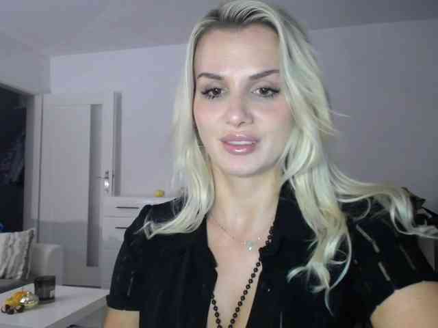 Cornelia22hot webcam