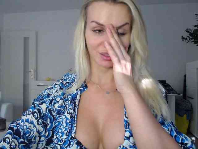Cornelia22hot webcam