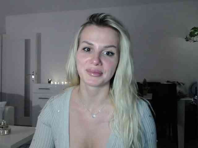 Cornelia22hot webcam