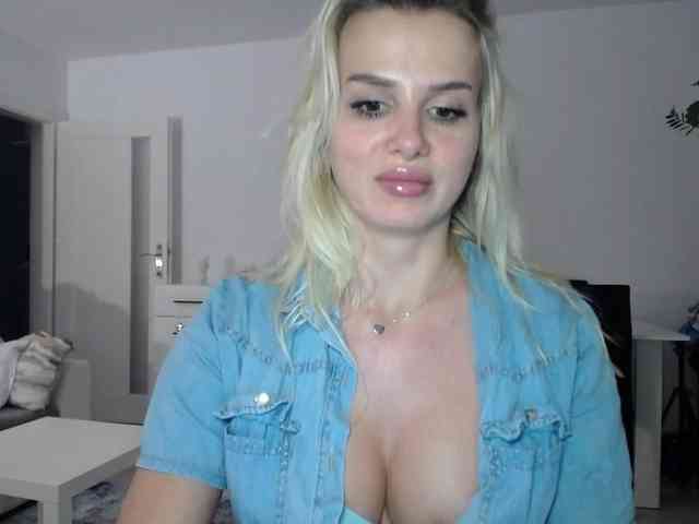 Cornelia22hot webcam