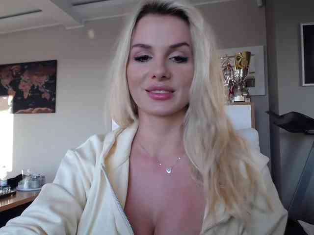 Cornelia22hot webcam