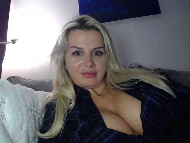 Cornelia22hot webcam