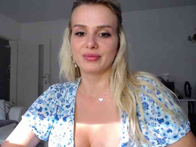 Cornelia22hot webcam