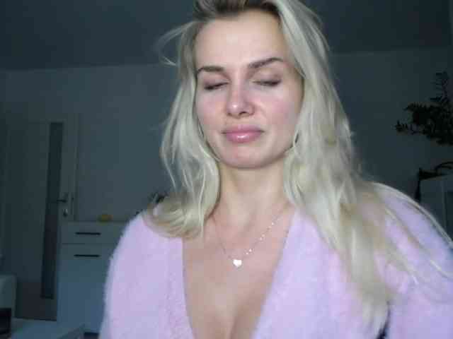 Cornelia22hot webcam