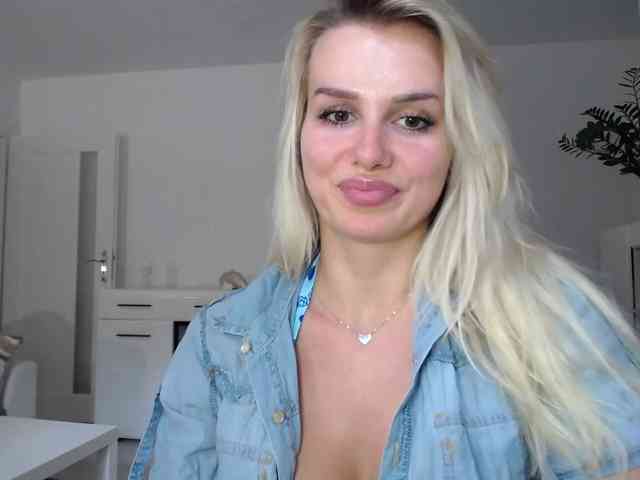 Cornelia22hot webcam