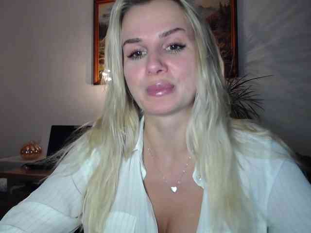 Cornelia22hot webcam