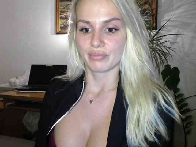 Cornelia22hot webcam