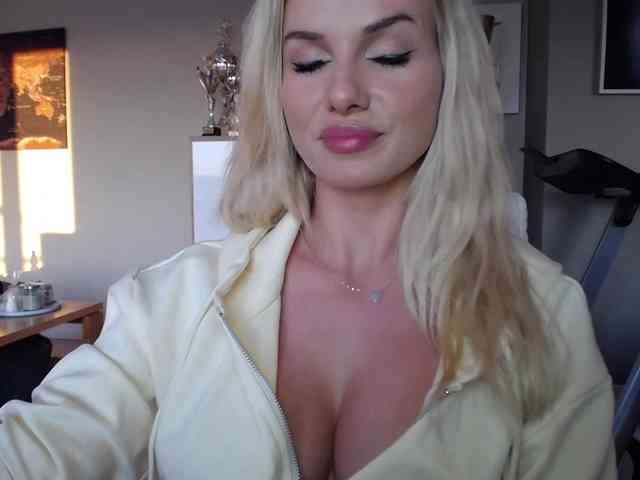 Cornelia22hot webcam