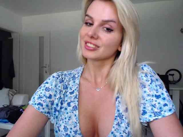 Cornelia22hot webcam