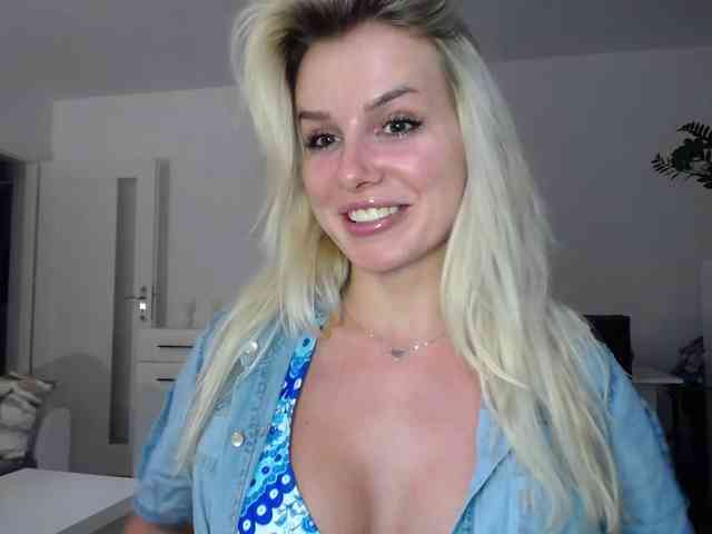 Cornelia22hot webcam