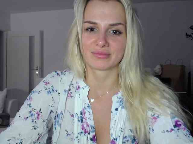 Cornelia22hot webcam