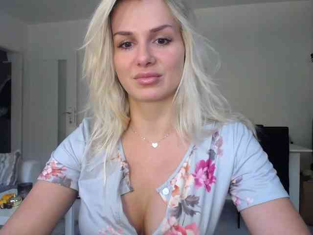 Cornelia22hot webcam