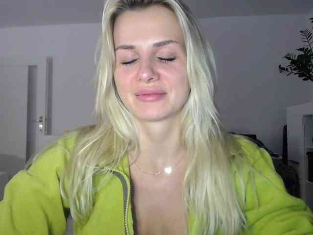 Cornelia22hot webcam