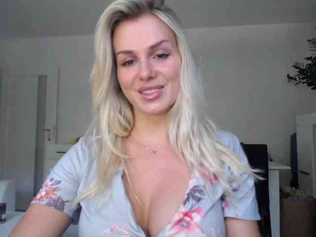 Cornelia22hot webcam