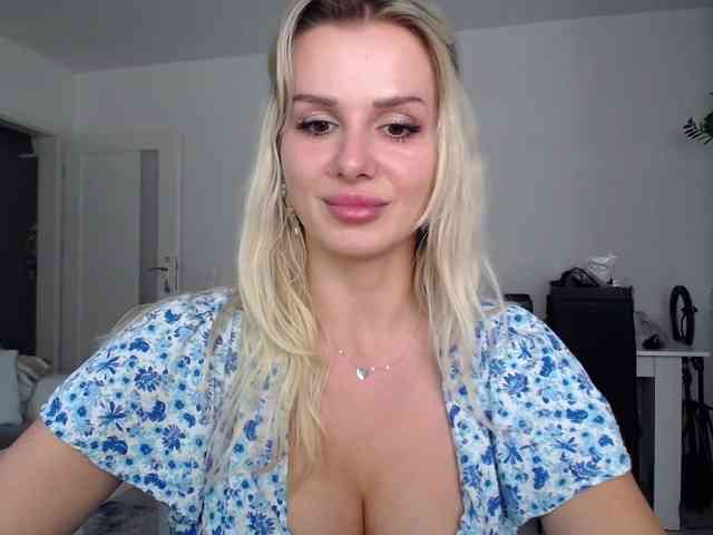 Cornelia22hot webcam