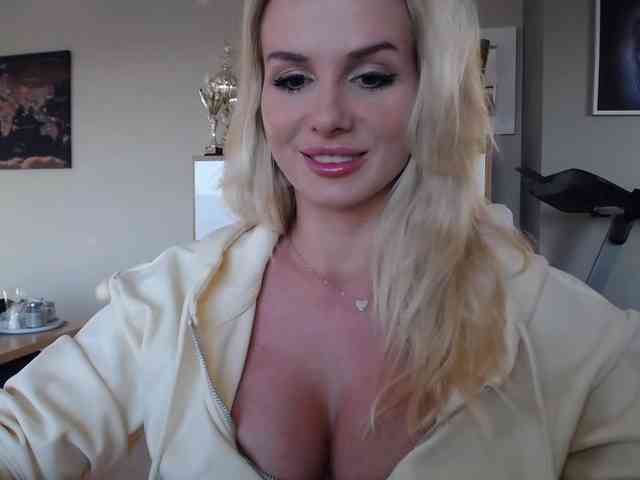 Cornelia22hot webcam