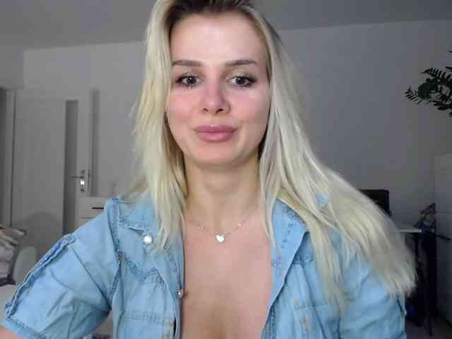 Cornelia22hot webcam