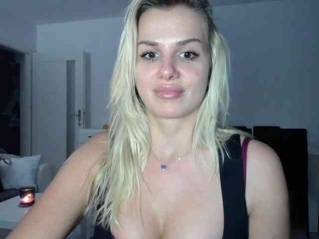 Cornelia22hot webcam