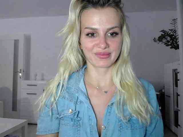 Cornelia22hot webcam
