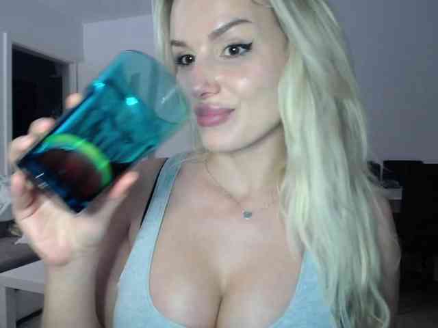 Cornelia22hot webcam