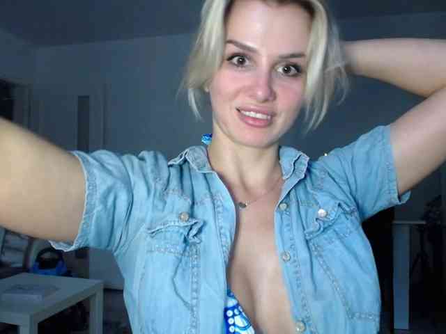 Cornelia22hot webcam