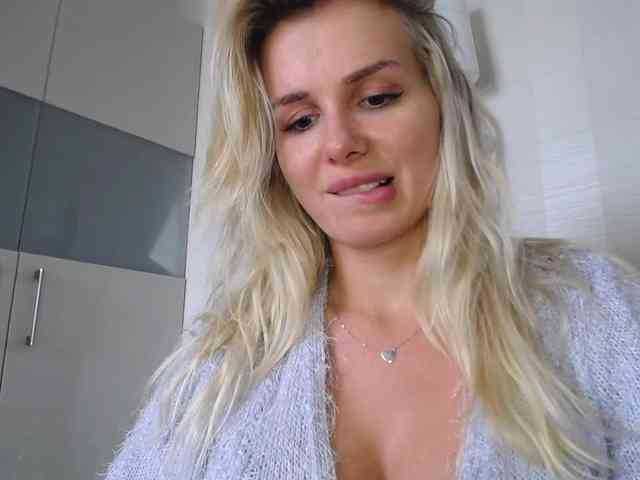 Cornelia22hot webcam