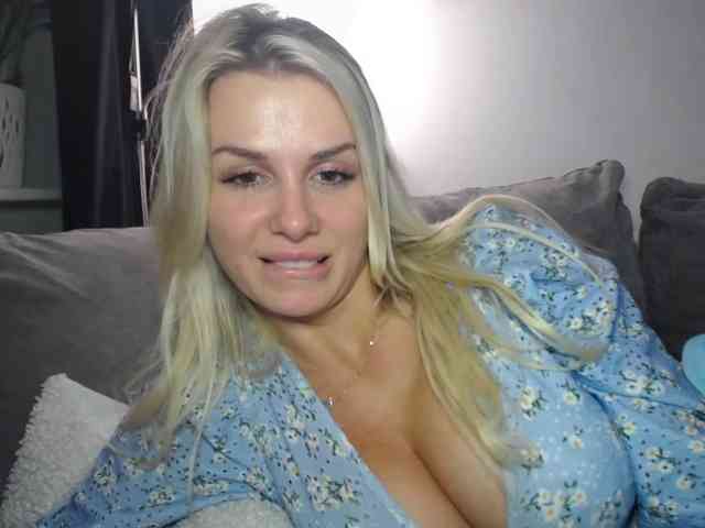 Cornelia22hot webcam