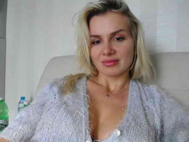 Cornelia22hot webcam