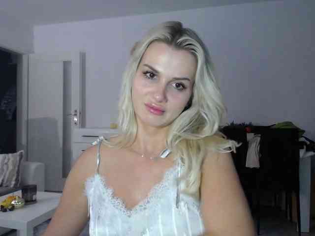 Cornelia22hot webcam