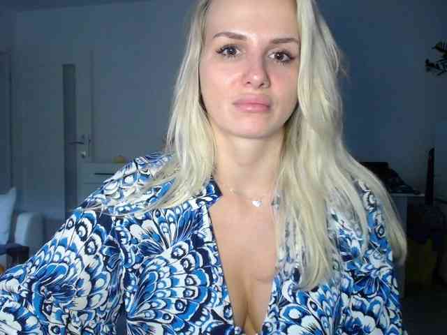 Cornelia22hot webcam