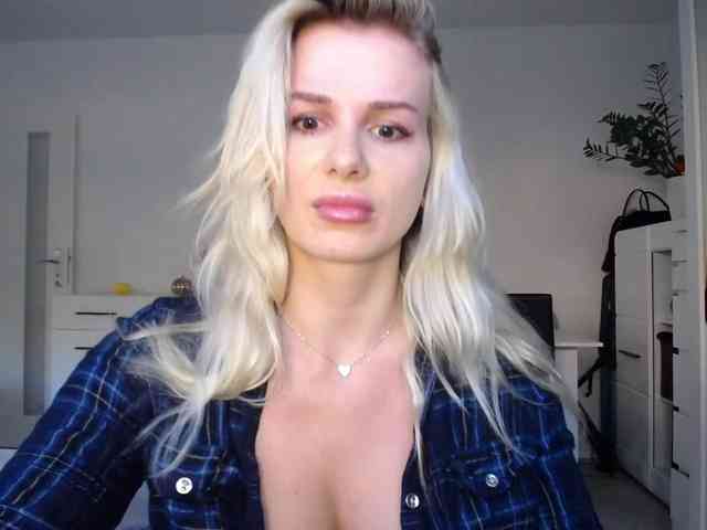 Cornelia22hot webcam