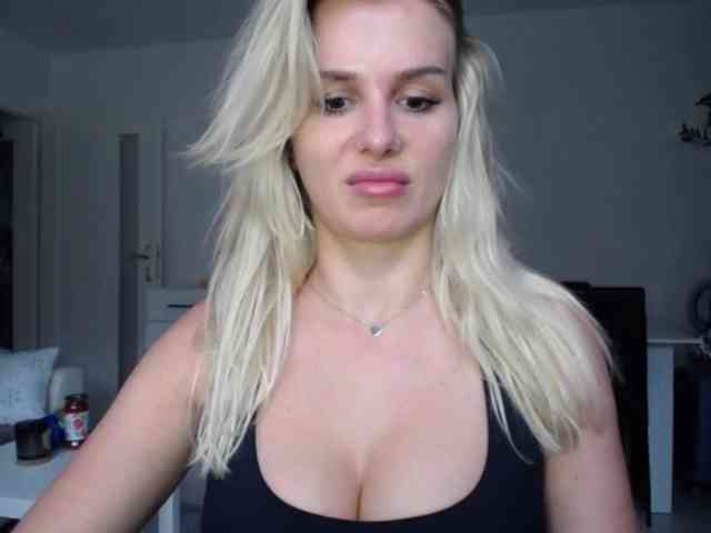Cornelia22hot webcam