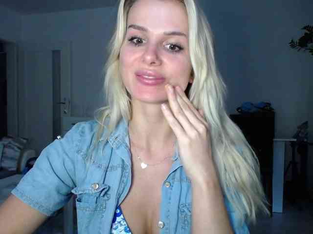 Cornelia22hot webcam