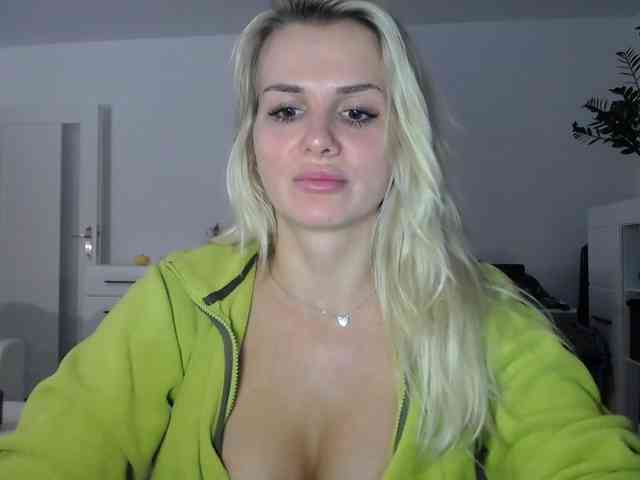 Cornelia22hot webcam