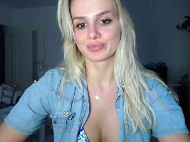 Cornelia22hot webcam