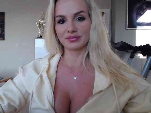 Cornelia22hot webcam