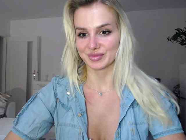 Cornelia22hot webcam