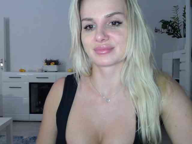 Cornelia22hot webcam