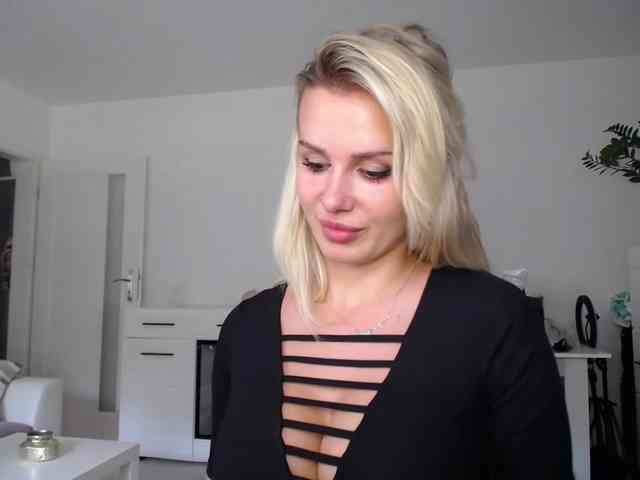 Cornelia22hot webcam