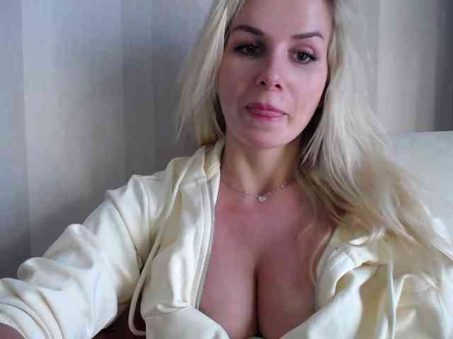 Cornelia22hot webcam