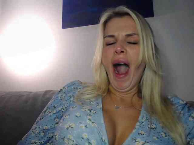Cornelia22hot webcam